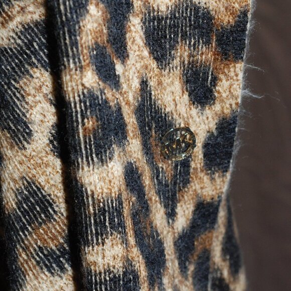 41” Micheal Kors Tube Neck Scarf Cheetah Print 100% Acrylic Everyday Scarf EUC - Picture 2 of 3